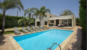 Soothing Sunset Villa With Private Pool, 200m from the Beach